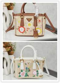 Picture of Prada Handbags _SKUfw186452222fw